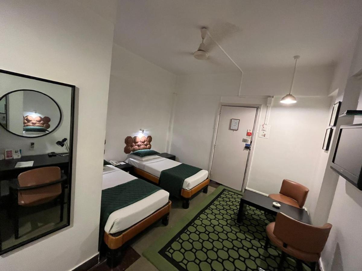 West End Hotel Mumbai  Buitenkant foto