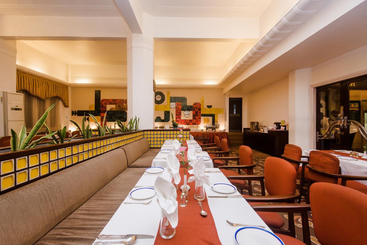 West End Hotel Mumbai  Buitenkant foto