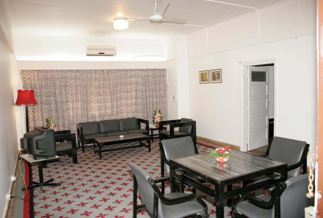 West End Hotel Mumbai  Buitenkant foto