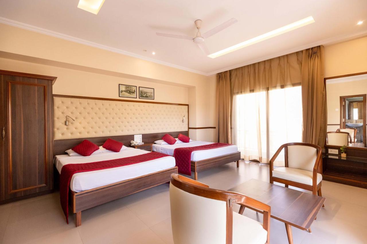 West End Hotel Mumbai  Buitenkant foto