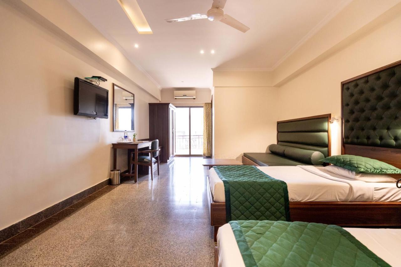 West End Hotel Mumbai  Buitenkant foto