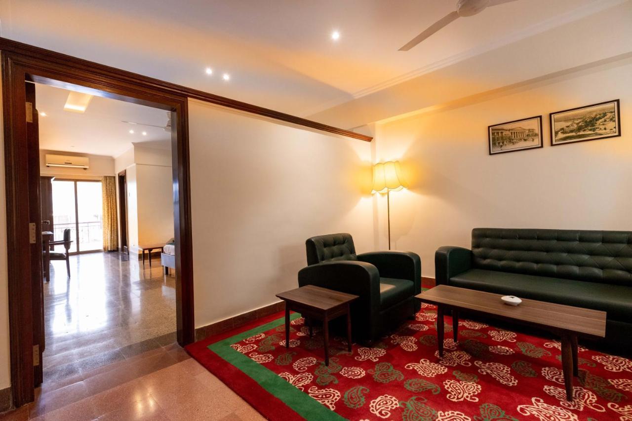 West End Hotel Mumbai  Buitenkant foto
